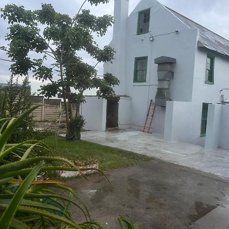 Heba Guest Lodge Two Uitenhage Exterior photo